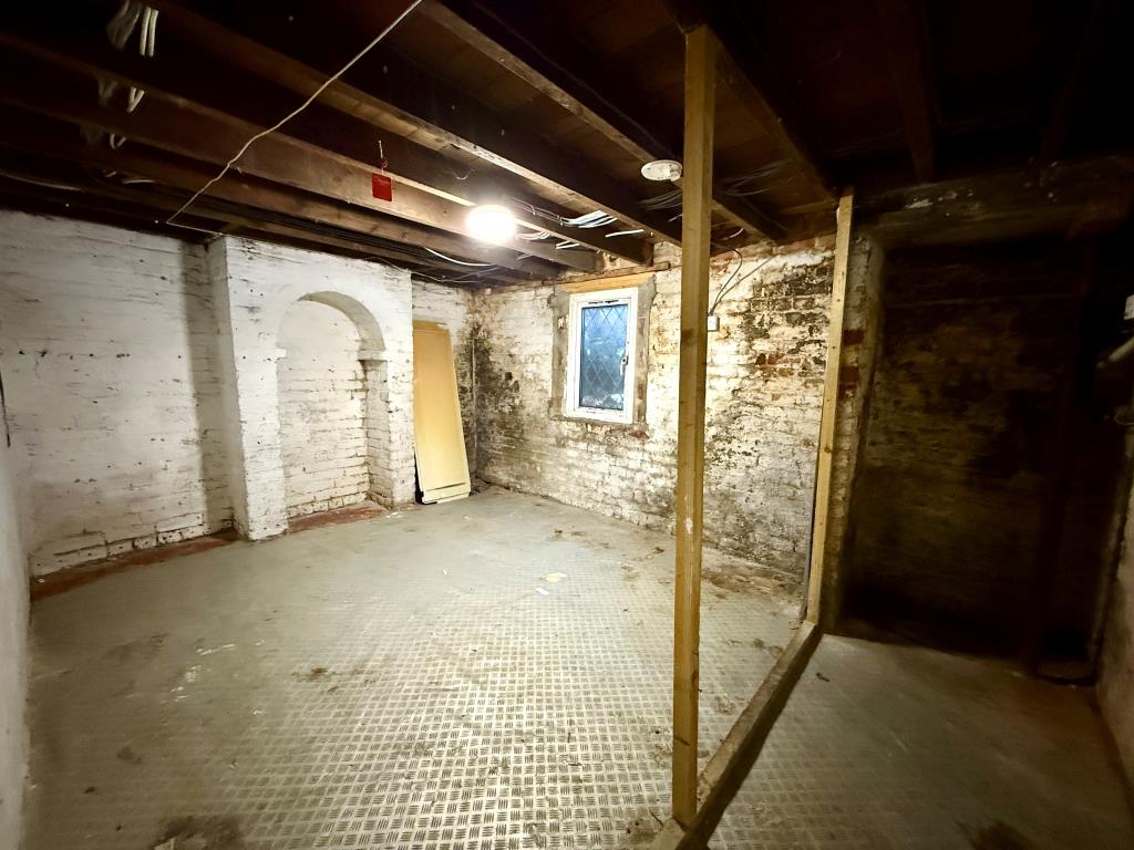 Lot: 47 - THREE STOREY HOUSE FOR REFURBISHMENT - Room on lower ground floor